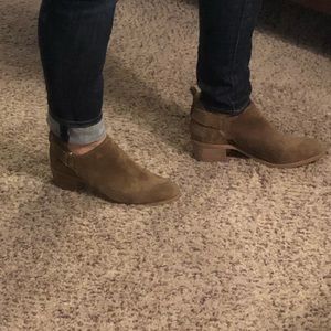 Steve Madden Beige Suede boots